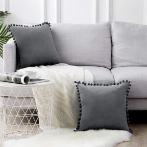 Funda gris para almohadón